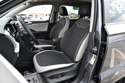 2025 Volkswagen Taos SE 4MOTION