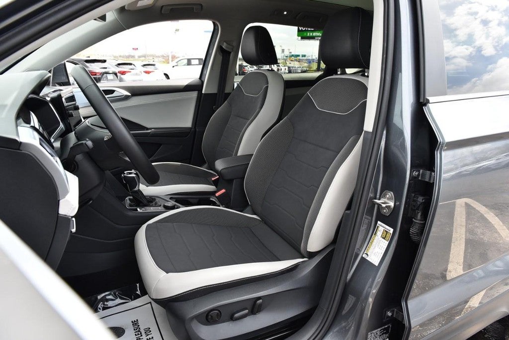 2025 Volkswagen Taos SE 4MOTION