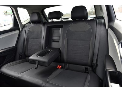 2025 Volkswagen Taos SE 4MOTION