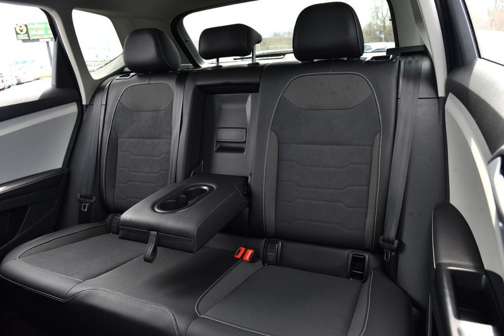 2025 Volkswagen Taos SE 4MOTION