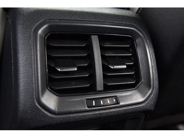 2025 Volkswagen Taos SE 4MOTION