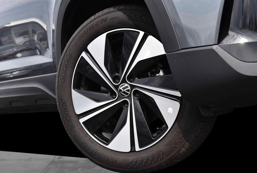 2025 Volkswagen Taos SE 4MOTION