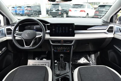 2025 Volkswagen Taos SE 4MOTION