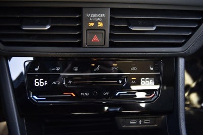 2025 Volkswagen Jetta SE Auto