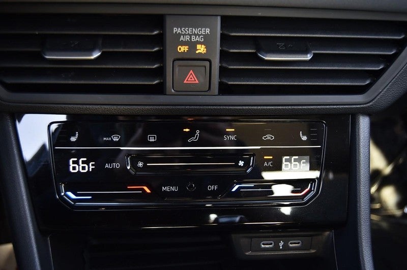 2025 Volkswagen Jetta SE Auto