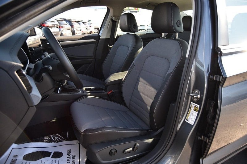 2025 Volkswagen Jetta SE Auto