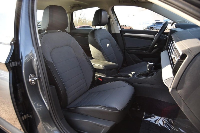 2025 Volkswagen Jetta SE Auto