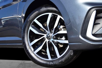 2025 Volkswagen Jetta SE Auto