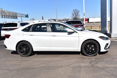 2025 Volkswagen Jetta SE Auto