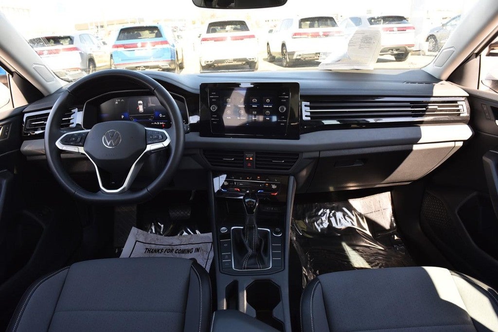 2025 Volkswagen Jetta SE Auto