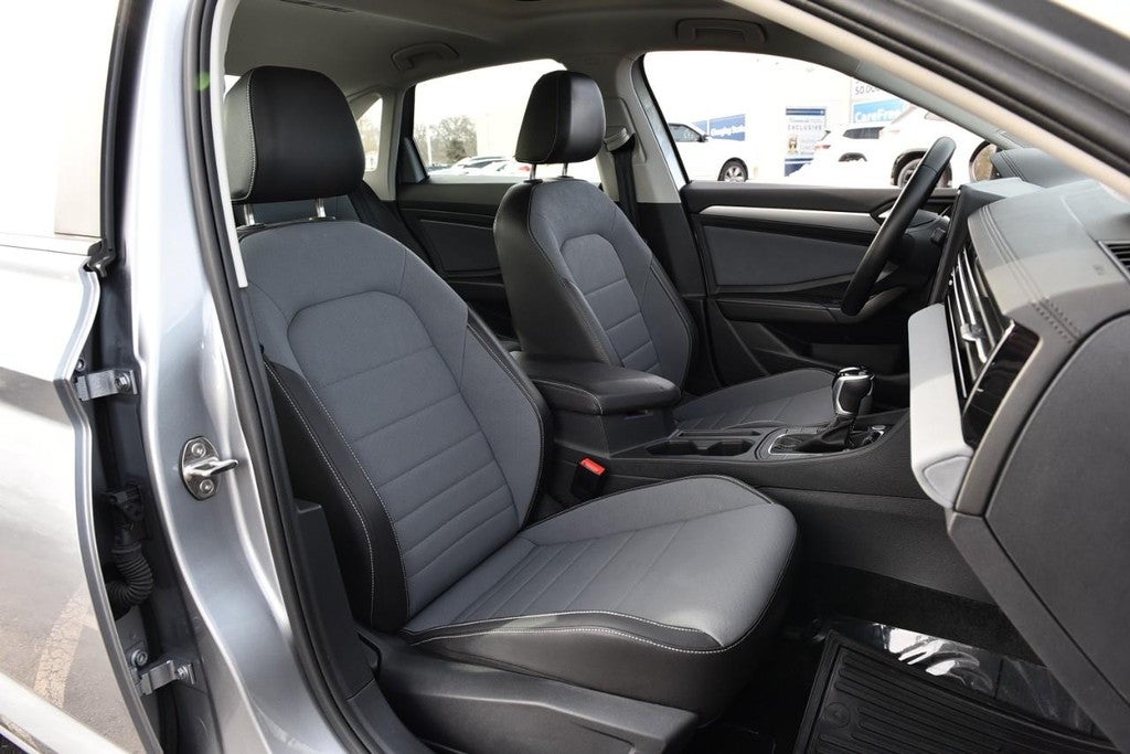 2025 Volkswagen Jetta SE Auto