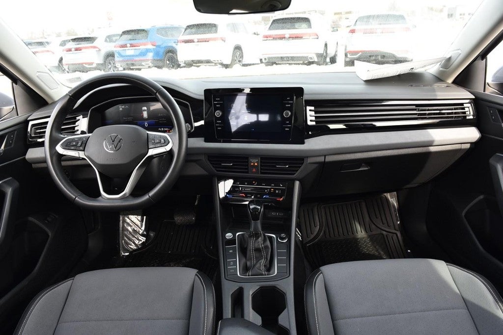 2025 Volkswagen Jetta SE Auto