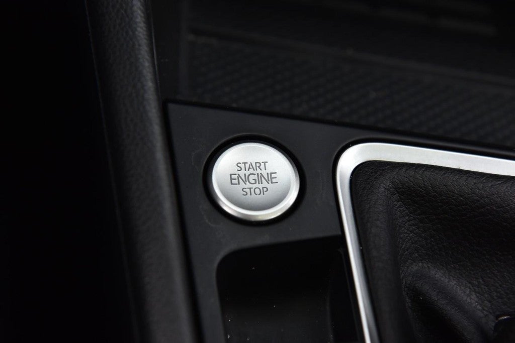 2025 Volkswagen Jetta SE Auto