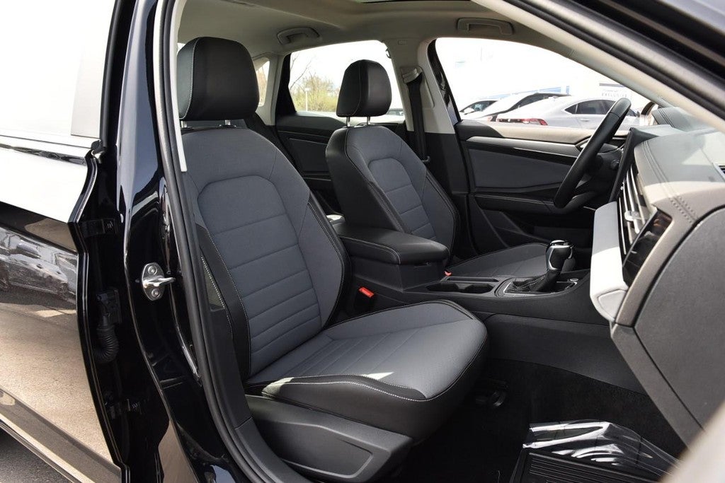 2025 Volkswagen Jetta SE Auto