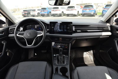 2025 Volkswagen Jetta SE Auto