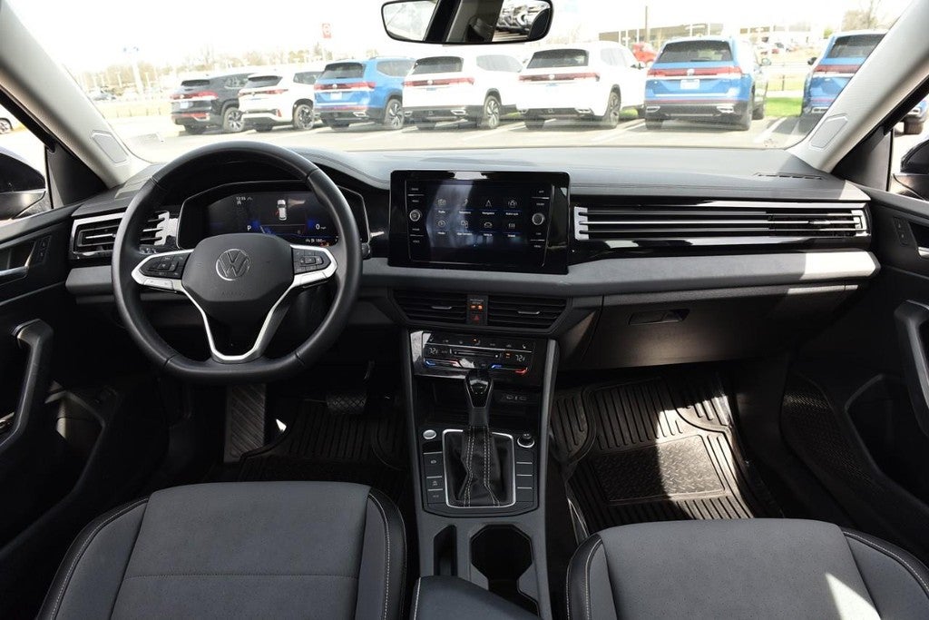 2025 Volkswagen Jetta SE Auto