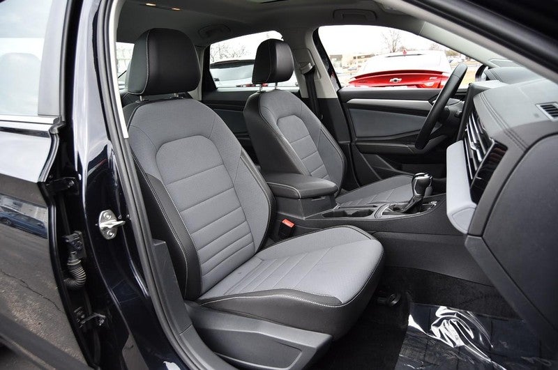 2025 Volkswagen Jetta SE Auto