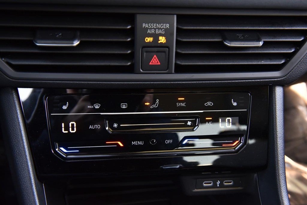 2025 Volkswagen Jetta SE Auto