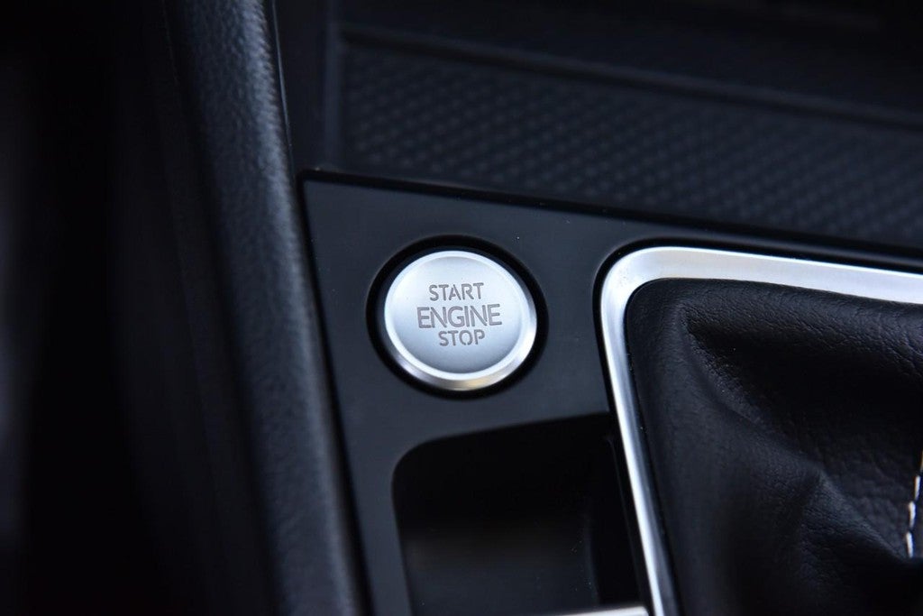 2025 Volkswagen Jetta SE Auto