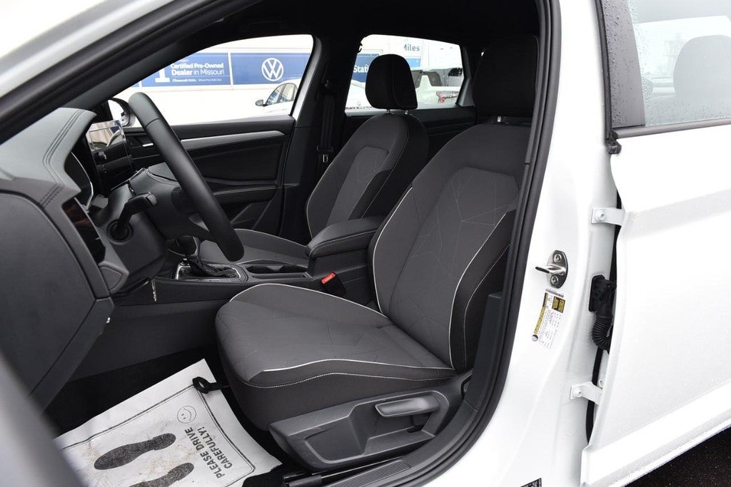 2025 Volkswagen Jetta Sport Auto