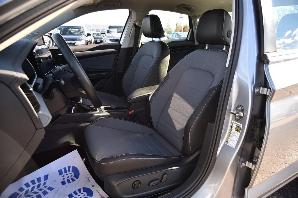 2025 Volkswagen Jetta SE Auto