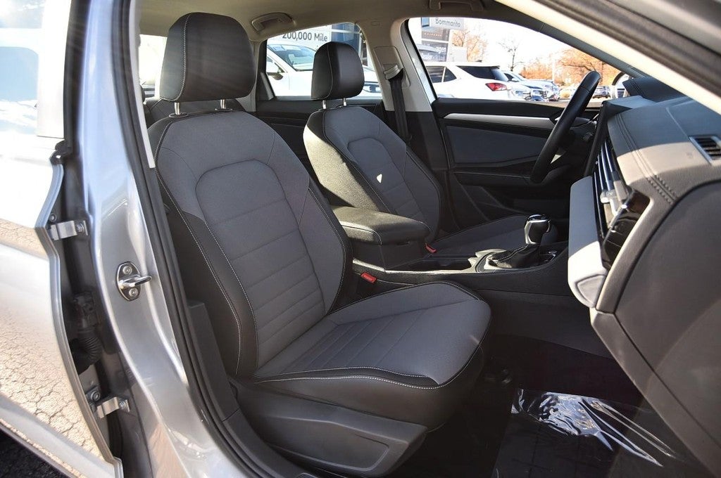 2025 Volkswagen Jetta SE Auto