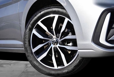 2025 Volkswagen Jetta SE Auto