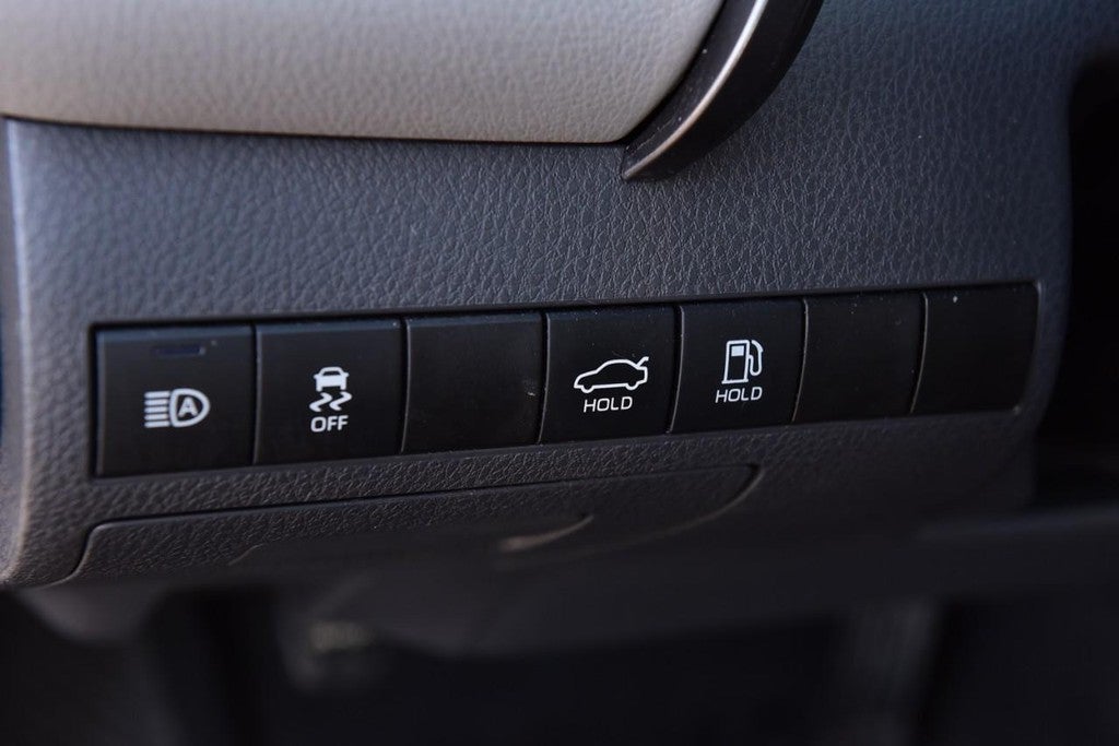 2020 Toyota Camry LE Auto (Natl)