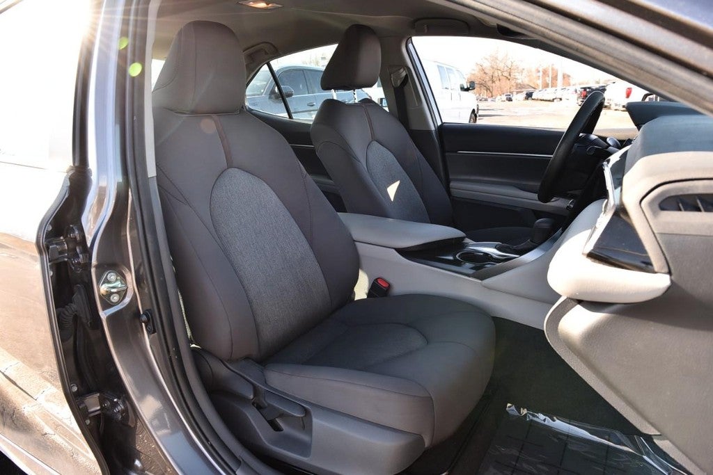 2020 Toyota Camry LE Auto (Natl)