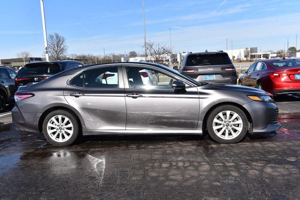 2020 Toyota Camry LE Auto (Natl)