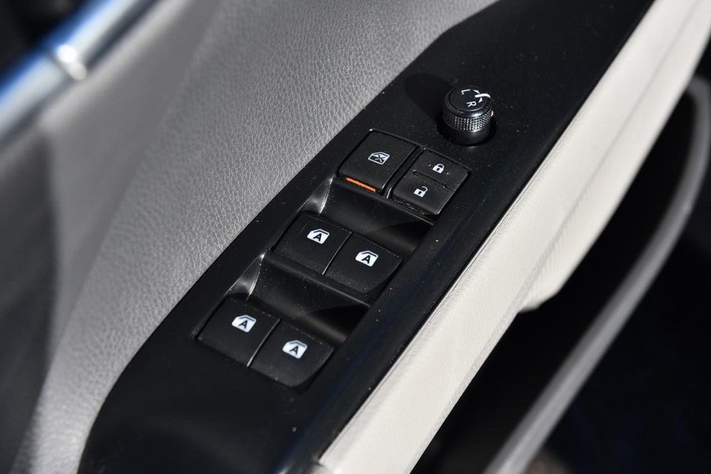 2020 Toyota Camry LE Auto (Natl)