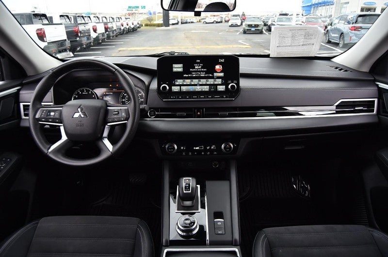 2023 Mitsubishi Outlander SE FWD