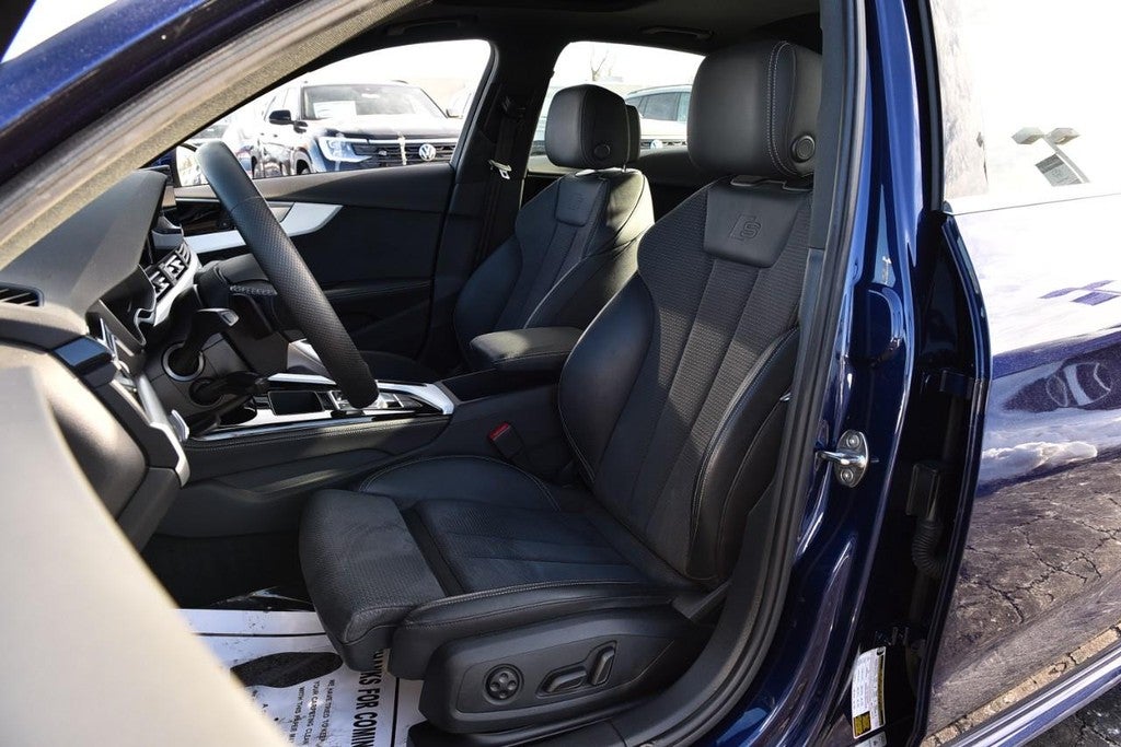 2022 Audi A4 Sedan S line Premium Plus 45 TFSI quattro