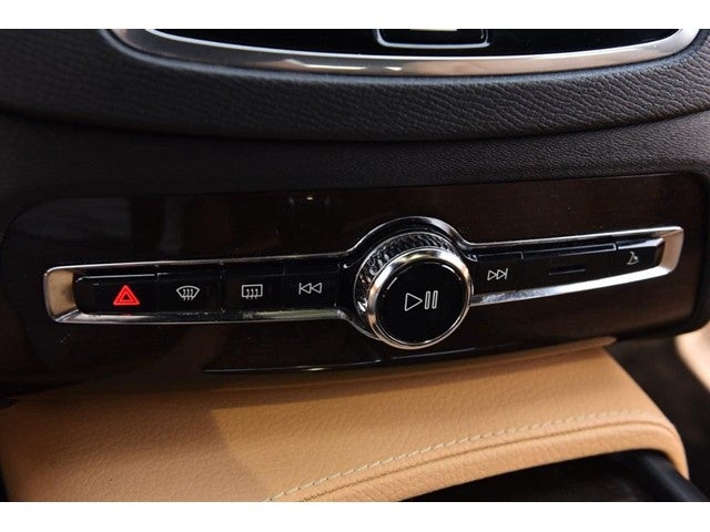 2019 Volvo XC90 T6 AWD Momentum