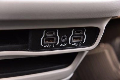 2024 Chrysler Voyager LX