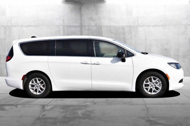 2024 Chrysler Voyager LX