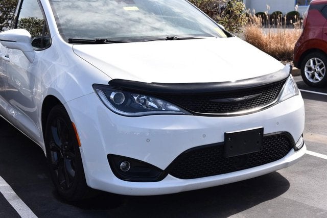 Used 2018 Chrysler Pacifica Limited with VIN 2C4RC1GG4JR272601 for sale in Hazelwood, MO