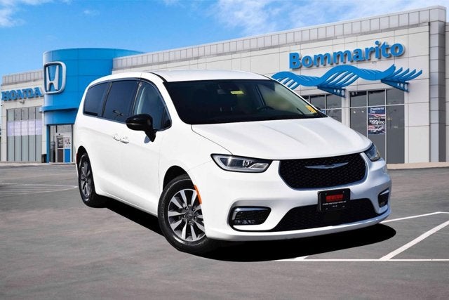 2024 Chrysler Pacifica Hybrid Select