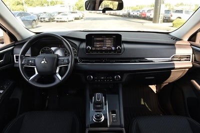 2022 Mitsubishi Outlander ES