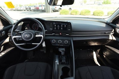 2023 Hyundai Elantra SE
