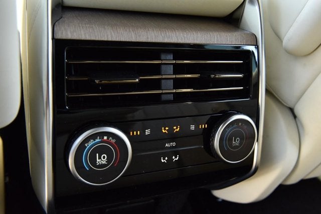 2025 Land Rover Range Rover SE