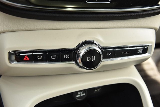 2022 Volvo XC40 Inscription