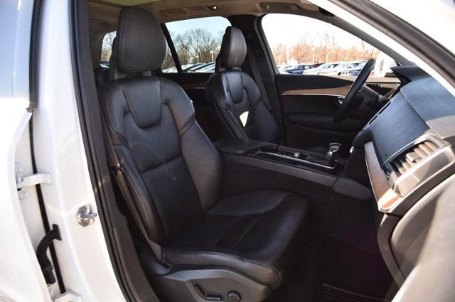 2021 Volvo XC90 Momentum