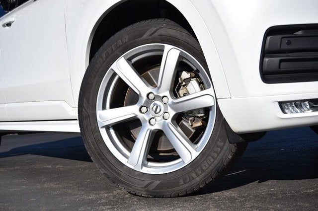 2021 Volvo XC90 Momentum