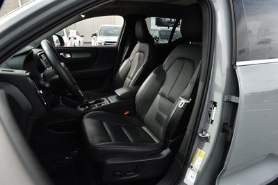 2025 Volvo XC40 Core Bright Theme