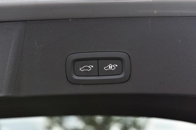 2025 Volvo XC40 Core Bright Theme