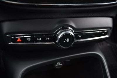 2023 Volvo XC40 Core