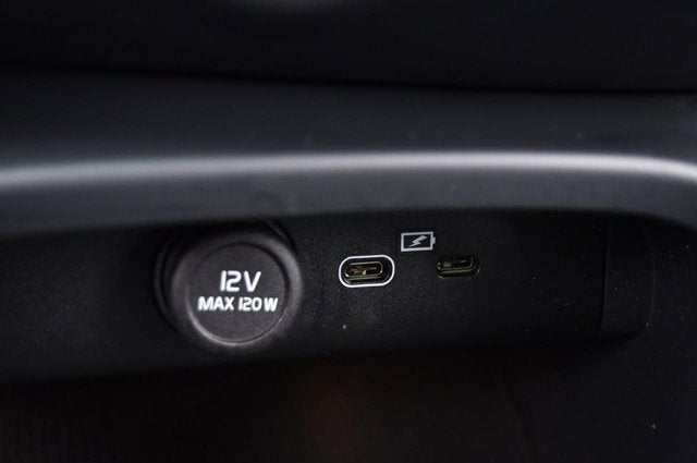 2023 Volvo XC40 Core