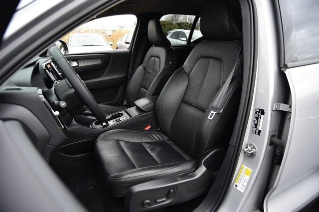 2023 Volvo XC40 Core