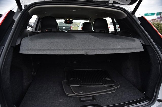 2023 Volvo XC40 Core